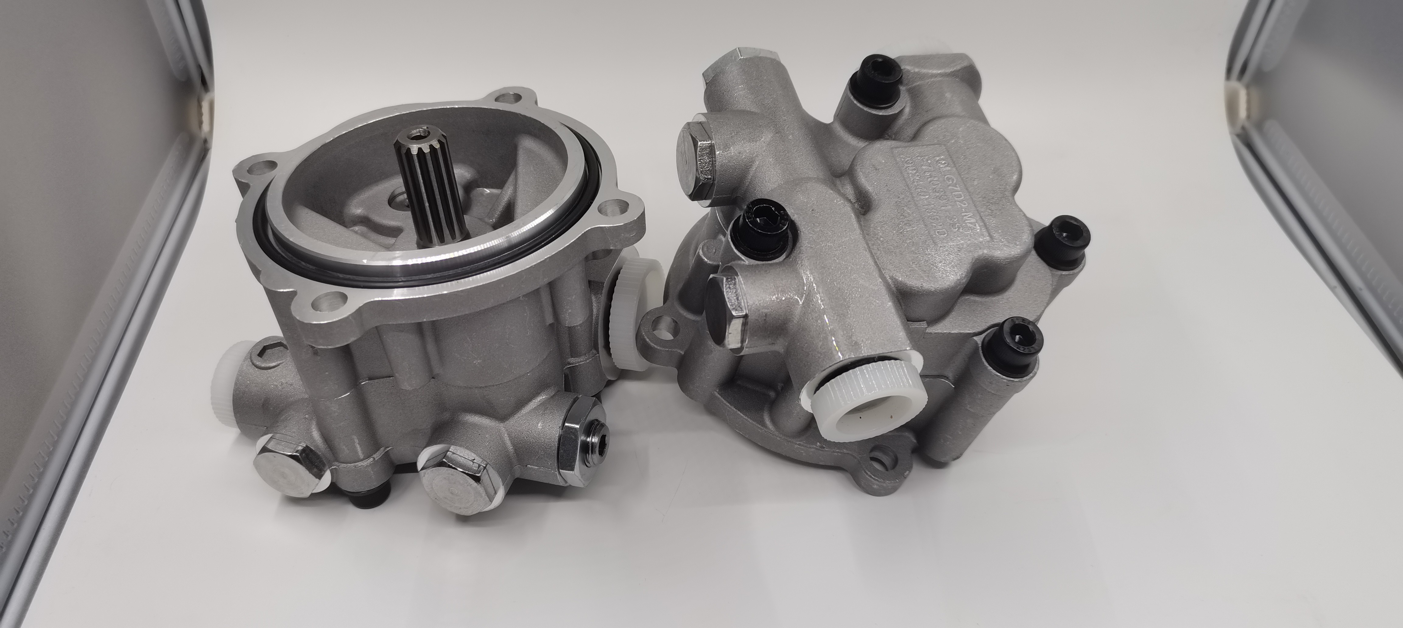 Hydraulic Excavator Gear Pump 2902440-2976A K3V112 SK200-8