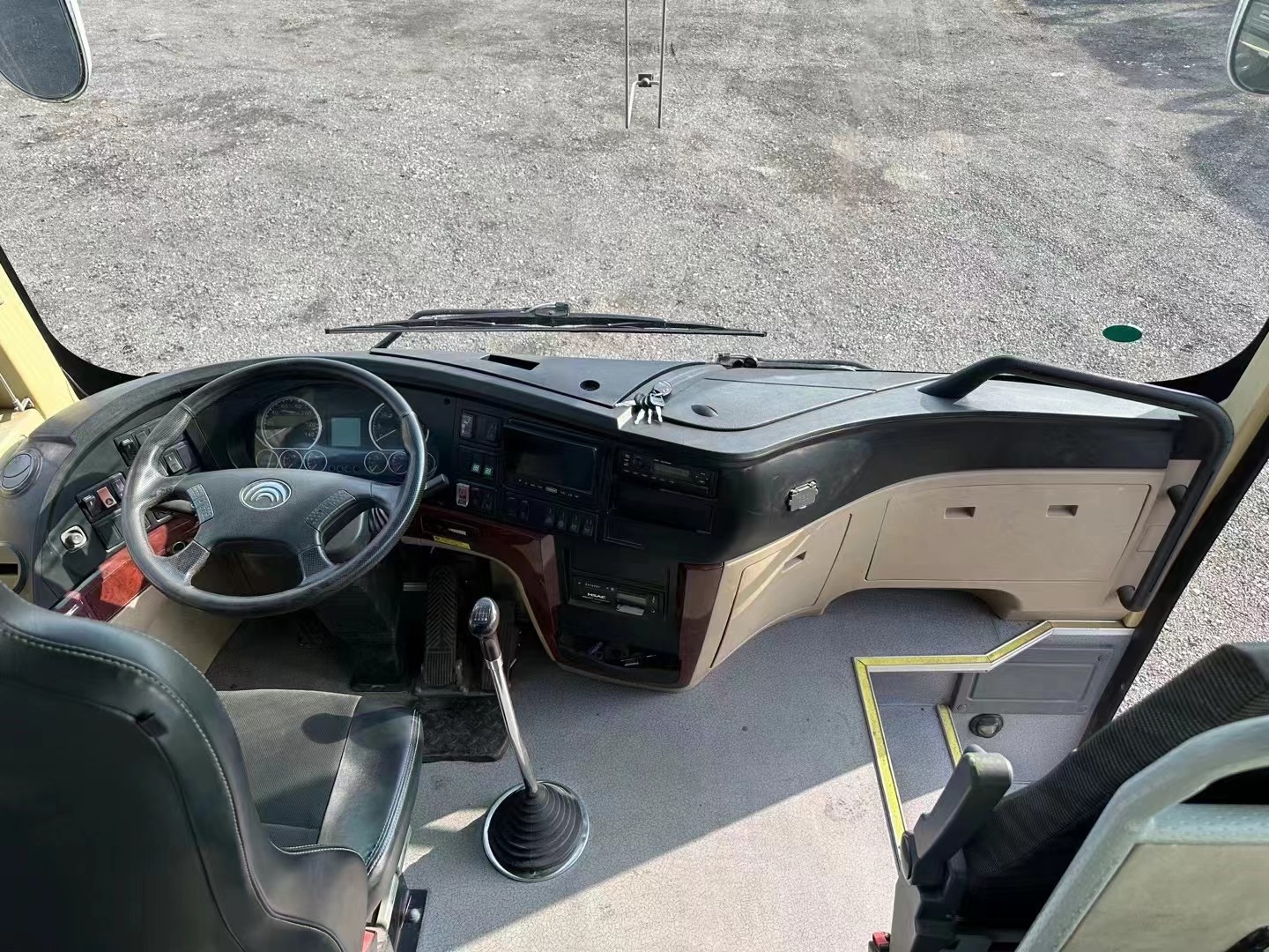 Used Passenger And Traveling 2015 Year 39 Seats YUTONG Bus ZK6876 Leaf Spring Use On Bad Road