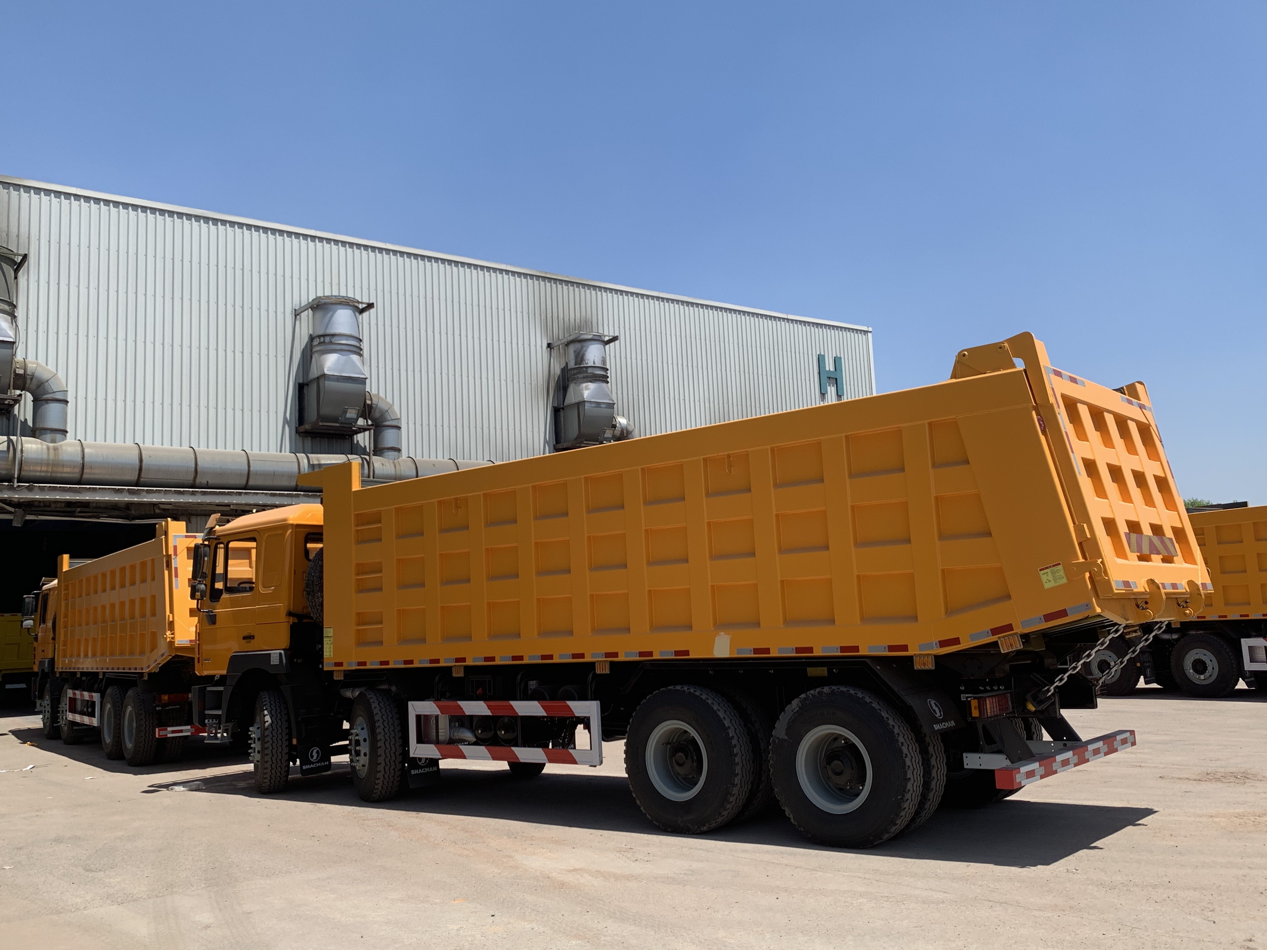 351HP - 450HP Used Howo Dump Truck 8x4 Hydraulic Pto Dumper Truck