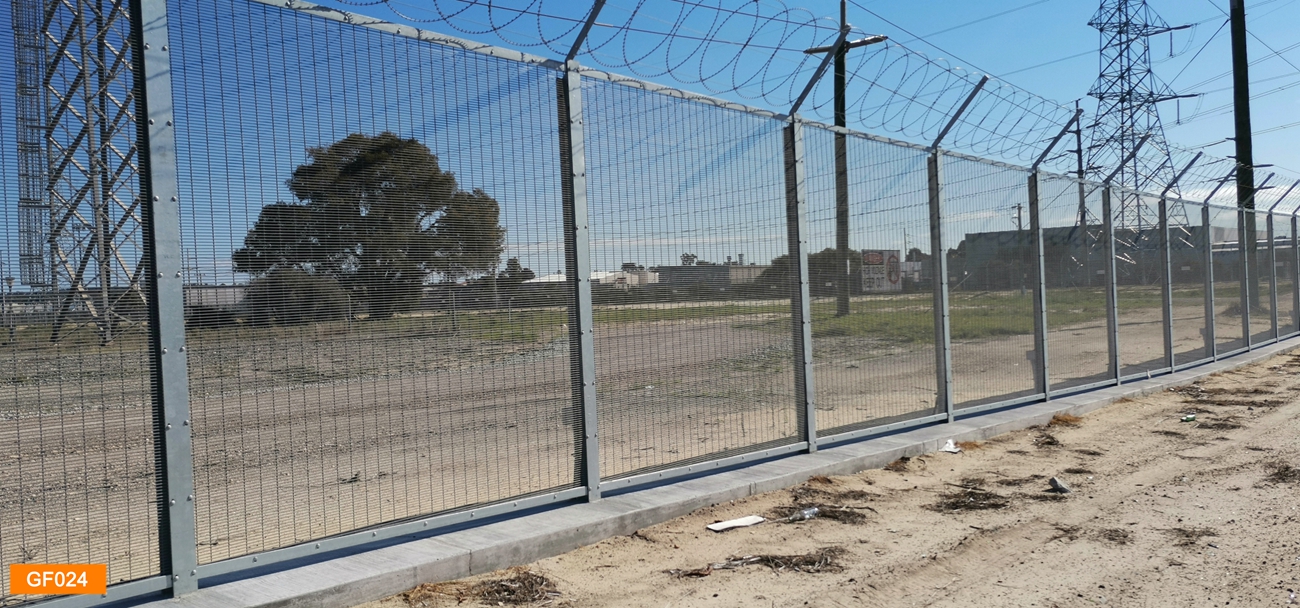 2.2m Height Anti Climb Security Fencing 358 Pvc Coated Green Color With H Type Post