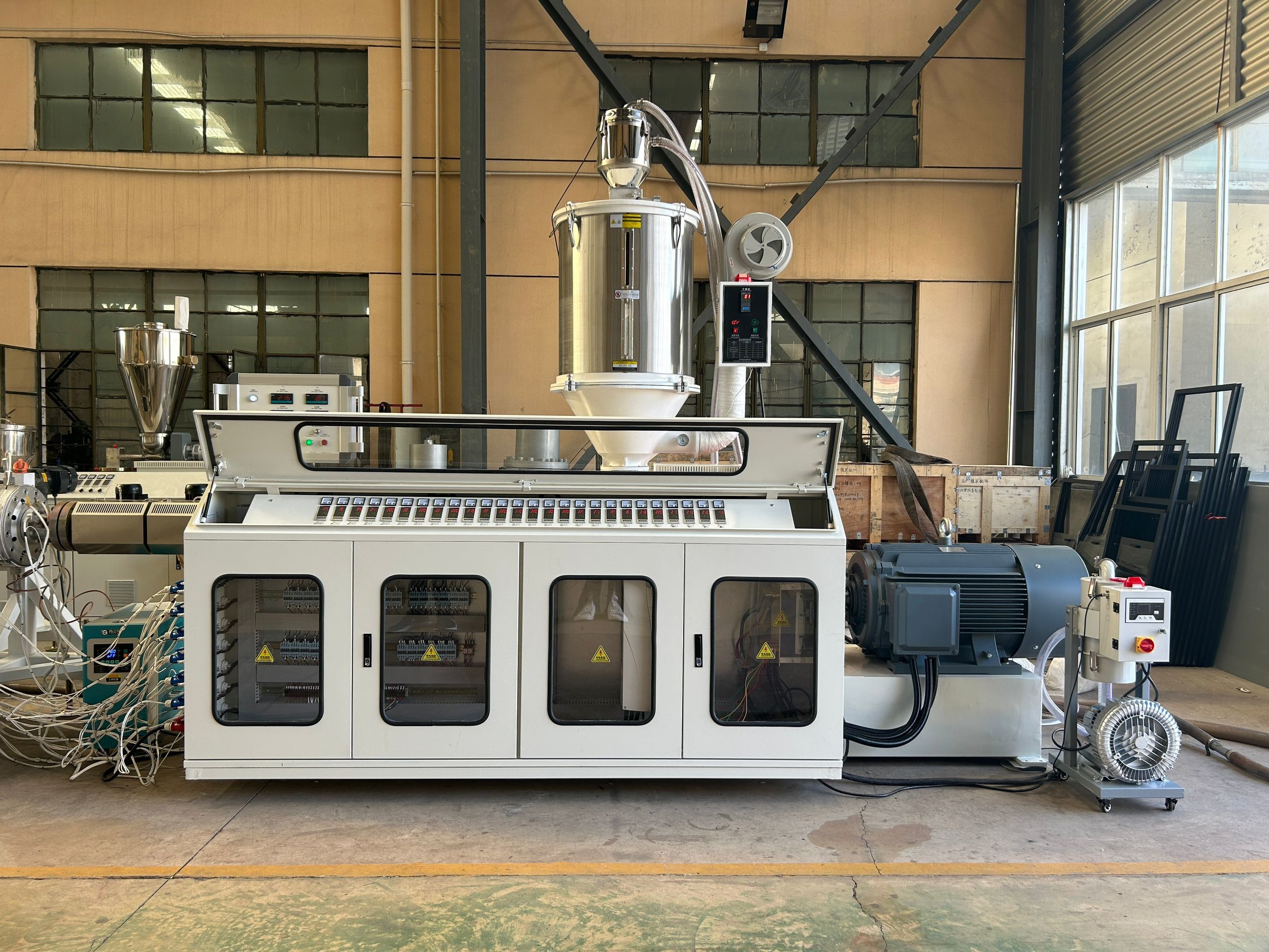 Full Automatic 180-400mm HDPE Pipe Extrusion Line With 75/38 Extruder With 160kw Motor