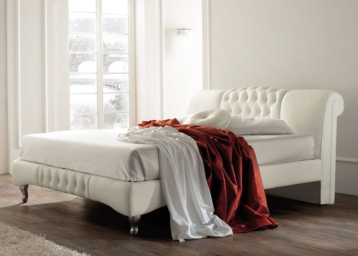 OEM White Leather Upholstered Platform Sleigh Bed With Diamond Buttons BSCI