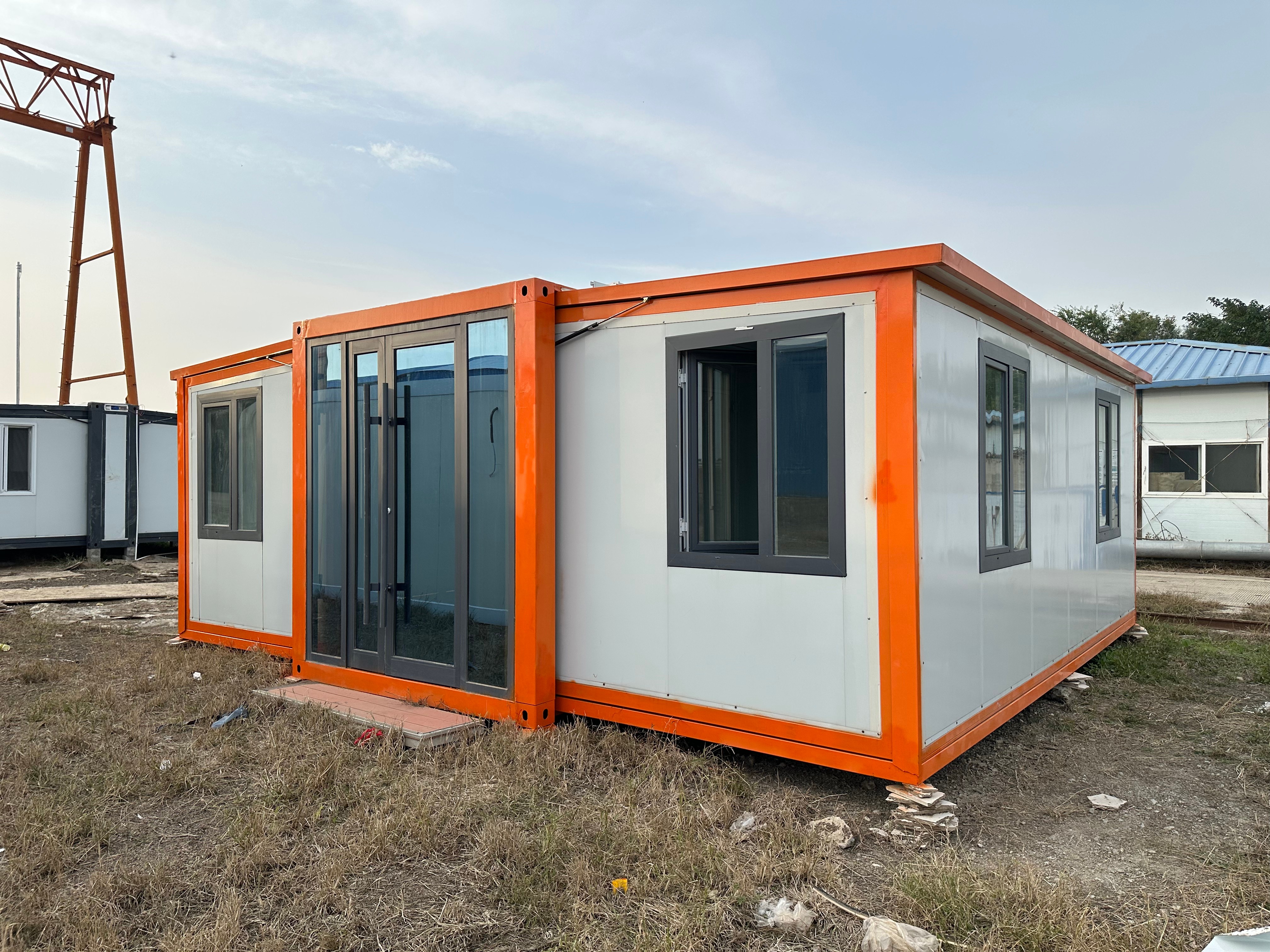 Windproof Steel Frame Prefabricated Module House Direct Supply 40 Foot Expandable Container in Contemporary Design Style