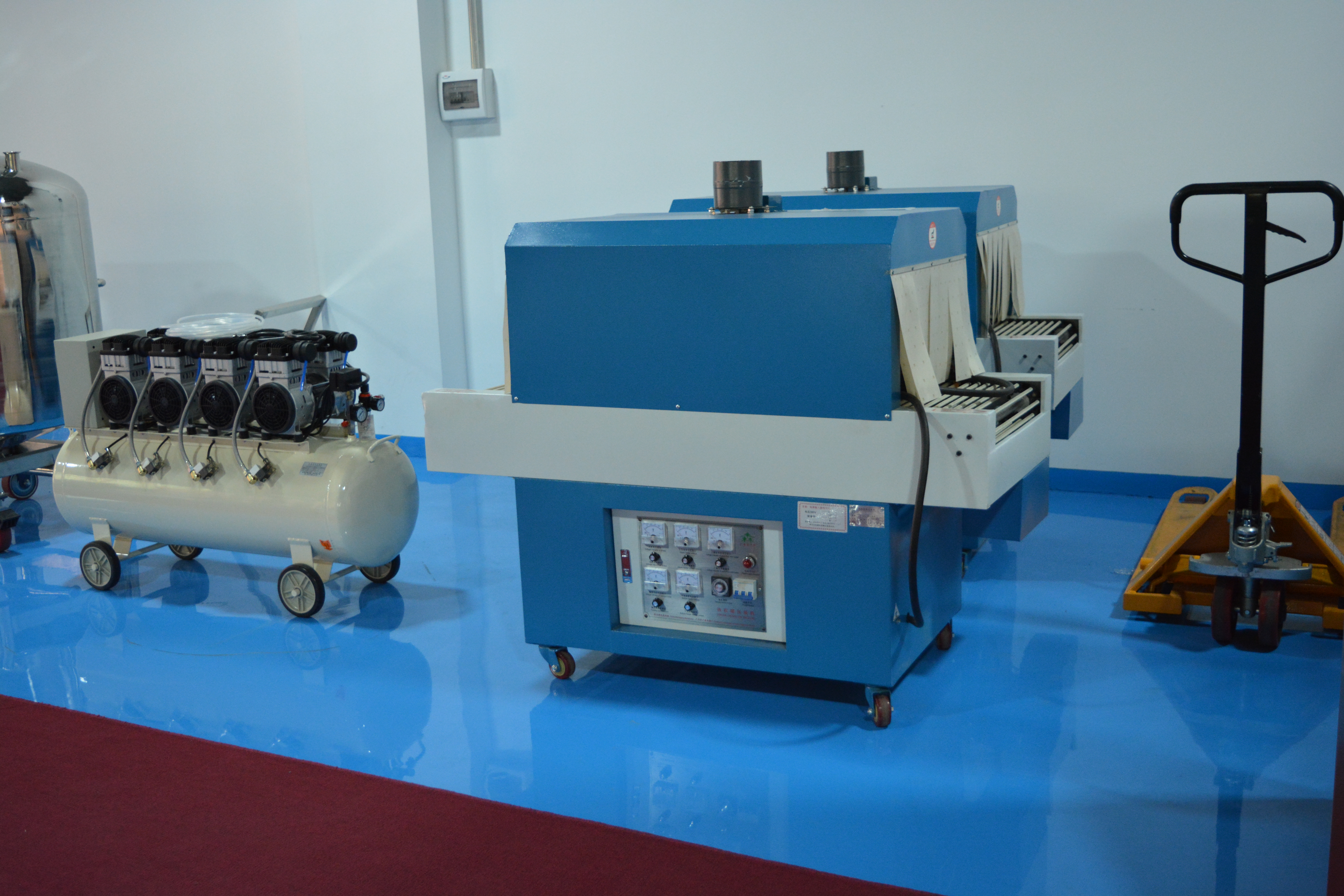 Plastic Bottle Film Automatic Packing Machine ISO 220V Shrink Wrapping Machine