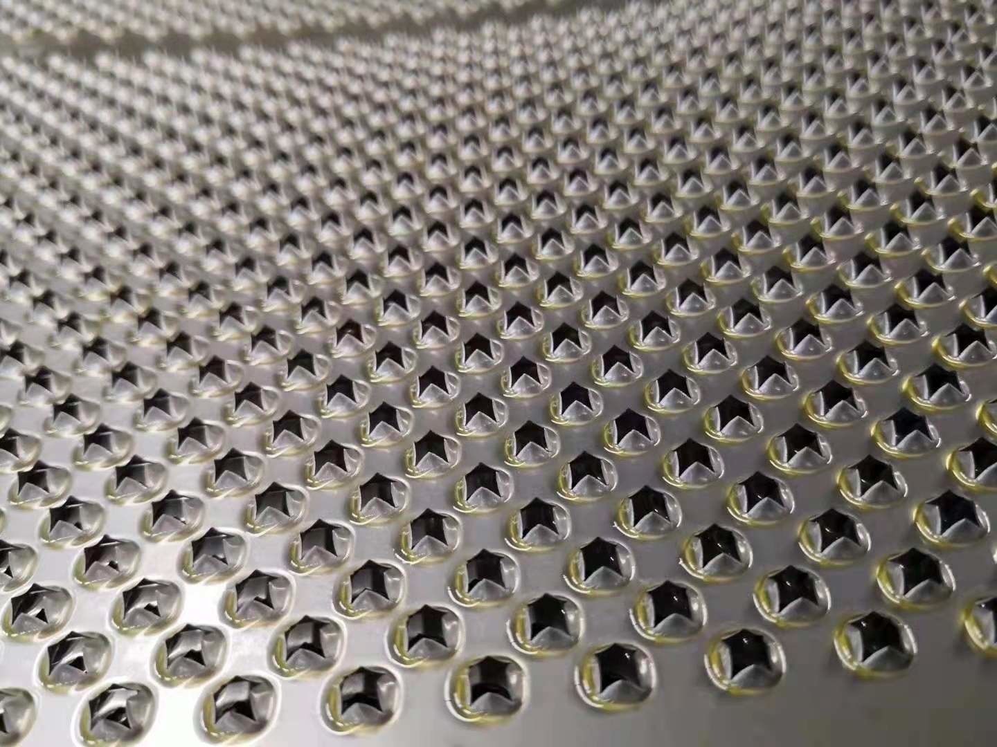 1.5mm Thickness Perforated Wire Mesh / Round Hole Mesh 2.0m Width