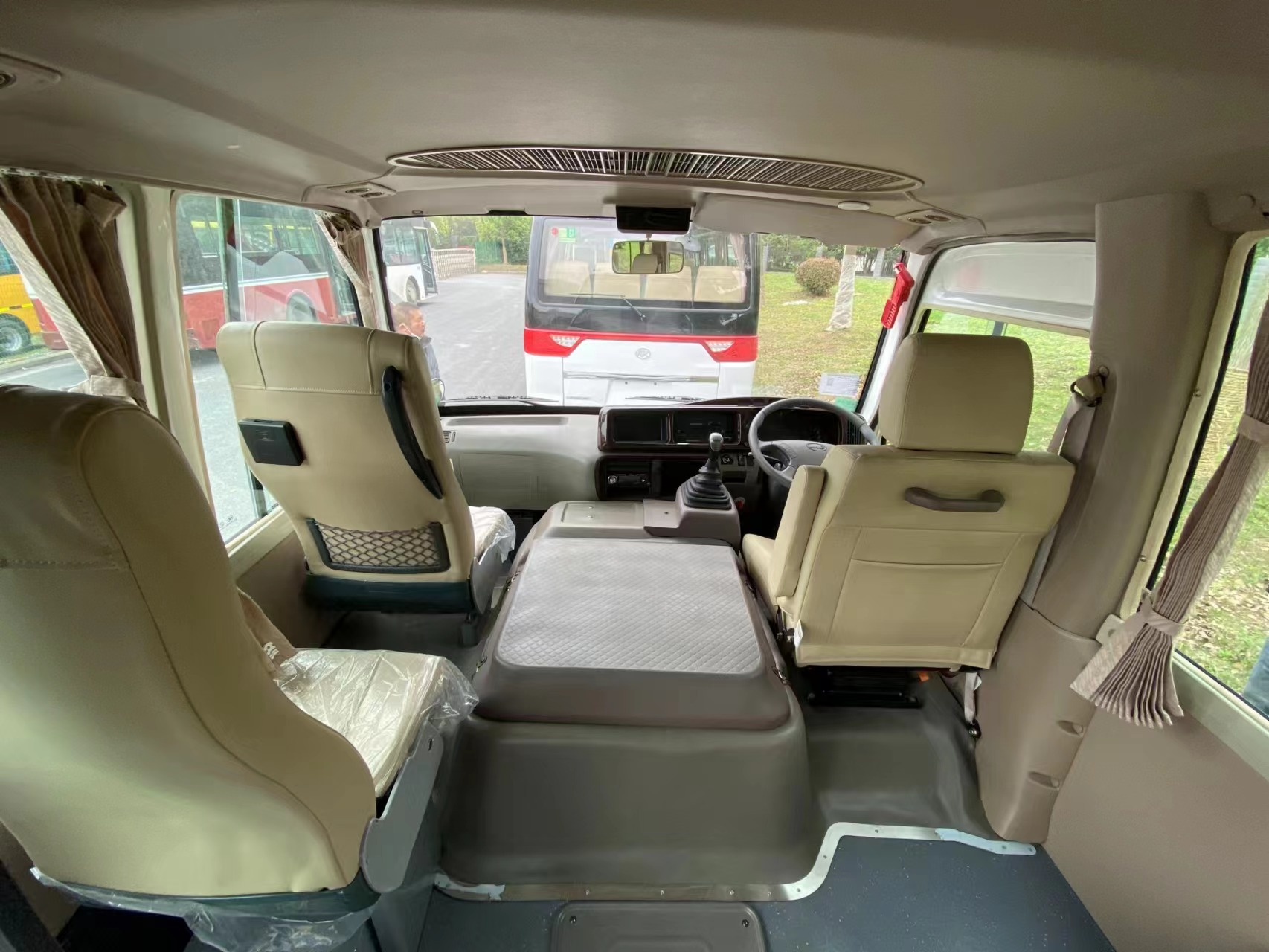 22 Seats Small Passenger Coaster Bus with Air Condition Six Speeds Transmission LC6T450