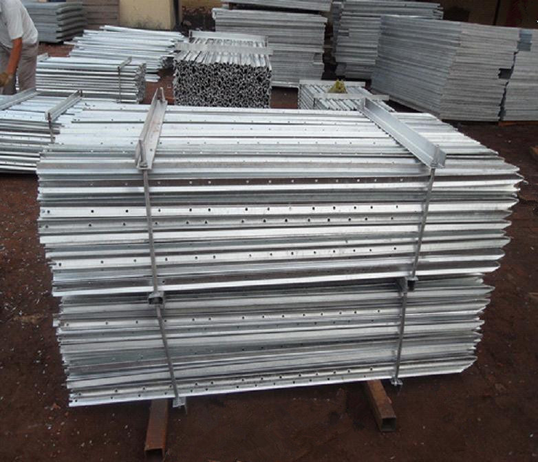 Australia 1650mm Black Bitumen Star Picket/Steel Y Fence Post