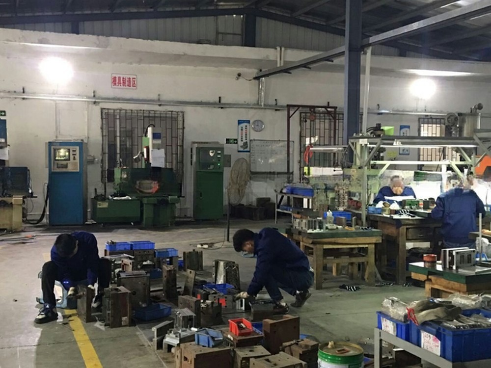 Plastic Toothbrush Injection Molding Machine Vertical JTT-550 2V3R With 180MM Opening Stroke