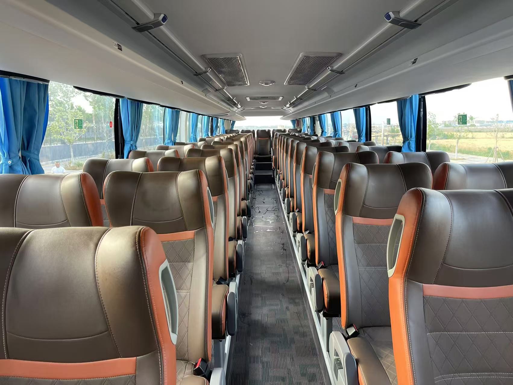 Luxury Bus Coach Yutong 56 Seats Model ZK6137 Double Rear Axle 2021 Year Airbag Suspension