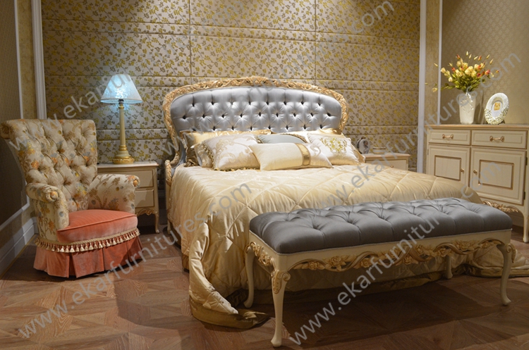 2015 New Design Dubai Furniture Classic Gold Hand Carved King Bed FB-168