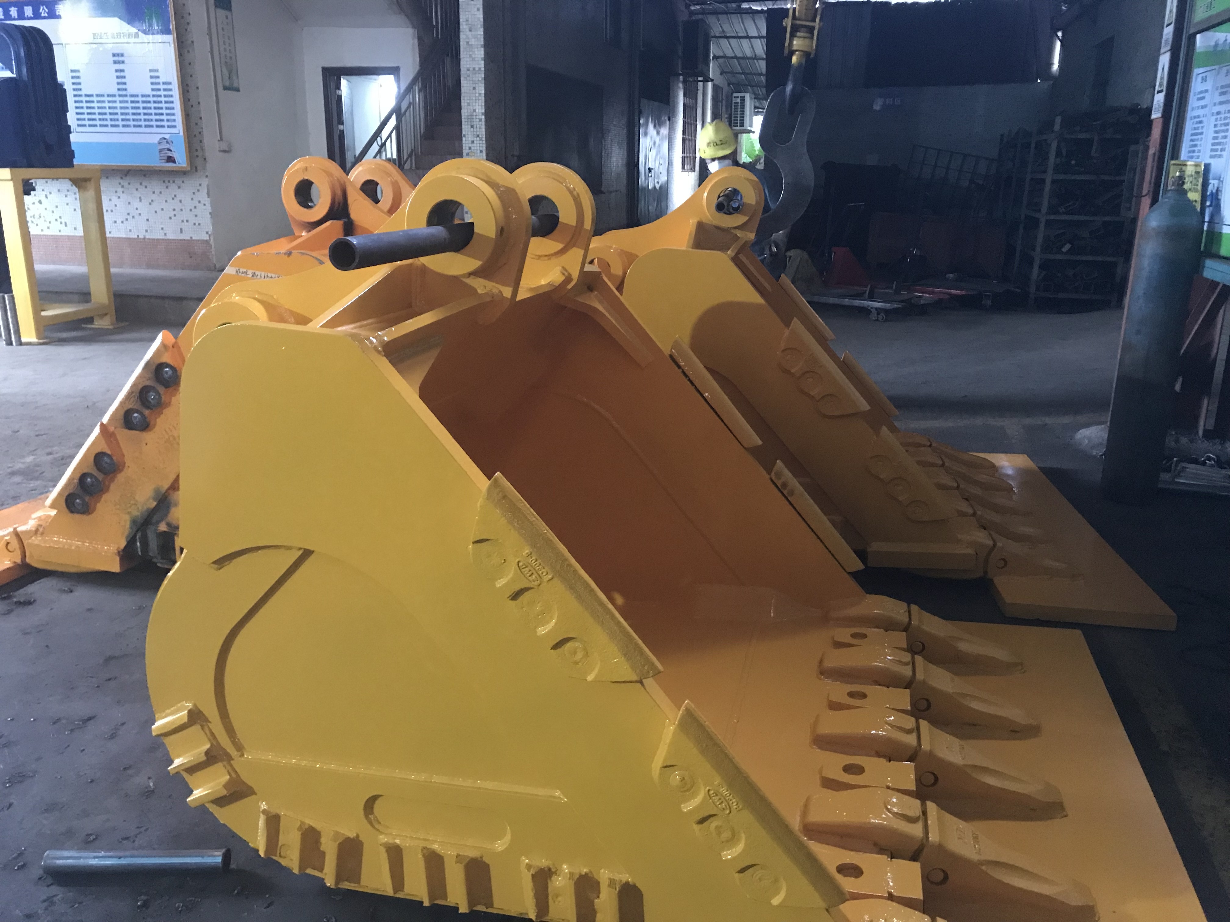 ISO Certified PC339 Excavator Rock Bucket Heavy Equipment Spare Parts