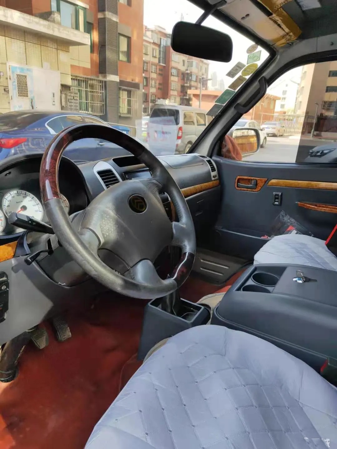 Used Mini Bus Front Engine 14 Seats 5.3 Meters Golden Dragon Hiace XML6532 Sliding Window Silver Color
