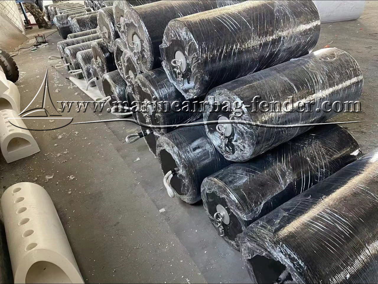 30-120Kg/m3 Floating Foam Fender with Hot Galvanized / Stainless Steel Chain Net