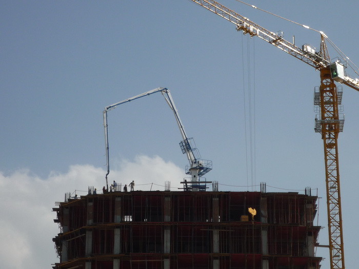 Inner Climbing Fixed 24m Spider Concrete Placing Boom For Construction Tower