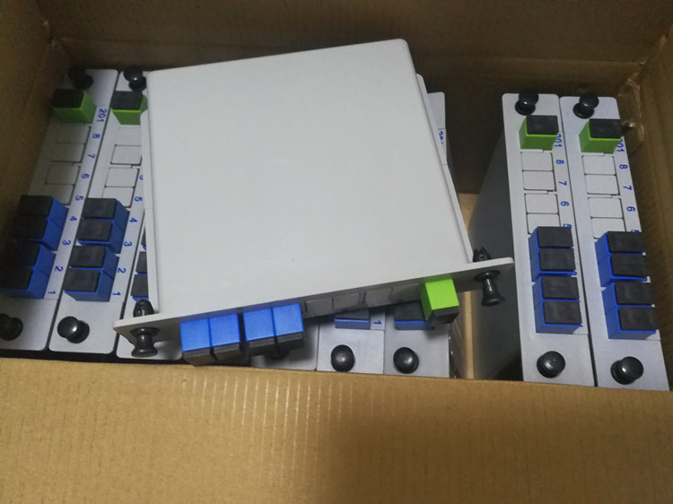 Single Mode Fiber Optic PLC Splitter 1x8 Cassette Card Type Sc/Upc Lightweight