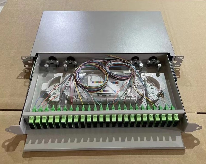 Black 24-48 Slding Type Rack Mount Fiber Optic Patch Panel For Network Cabling