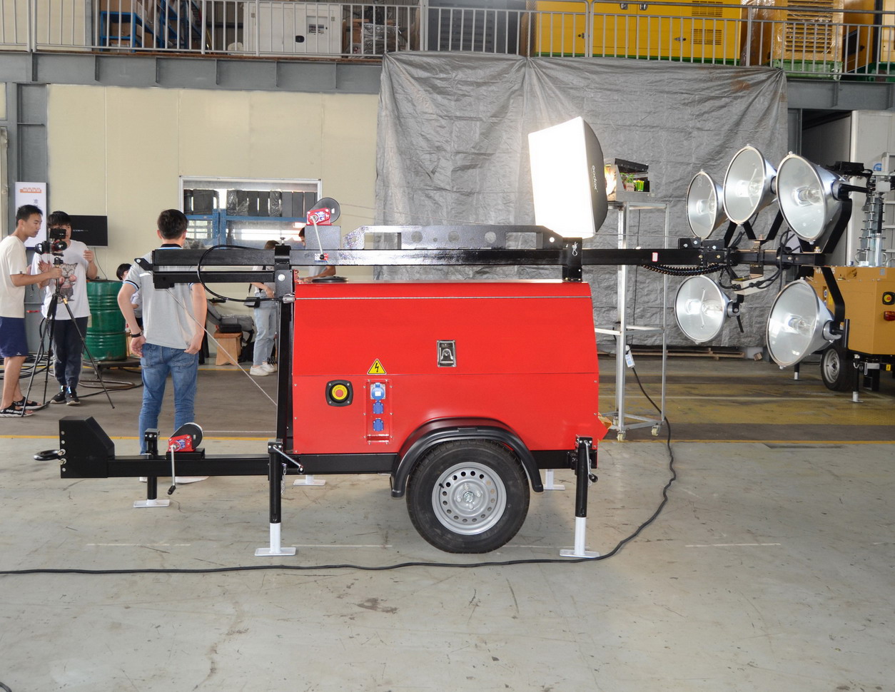 4x350W 9m Diesel Portable Light Tower 2KW Honda Generator Crane Light