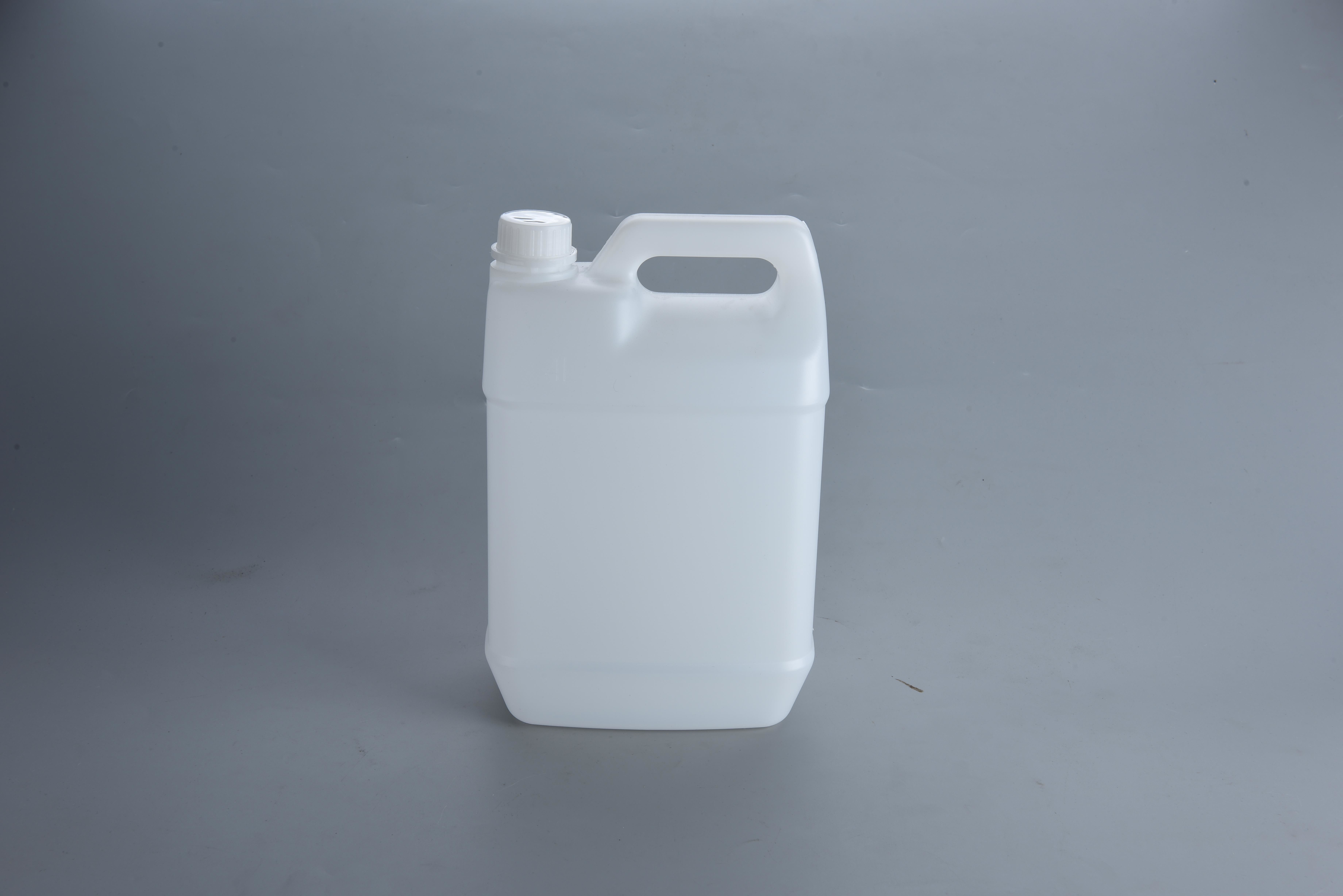 4L Customizable Plastic Jerry Can Tight Head Square Shape HDPE Material 2mm Wall Thickness 30mm External Diameter