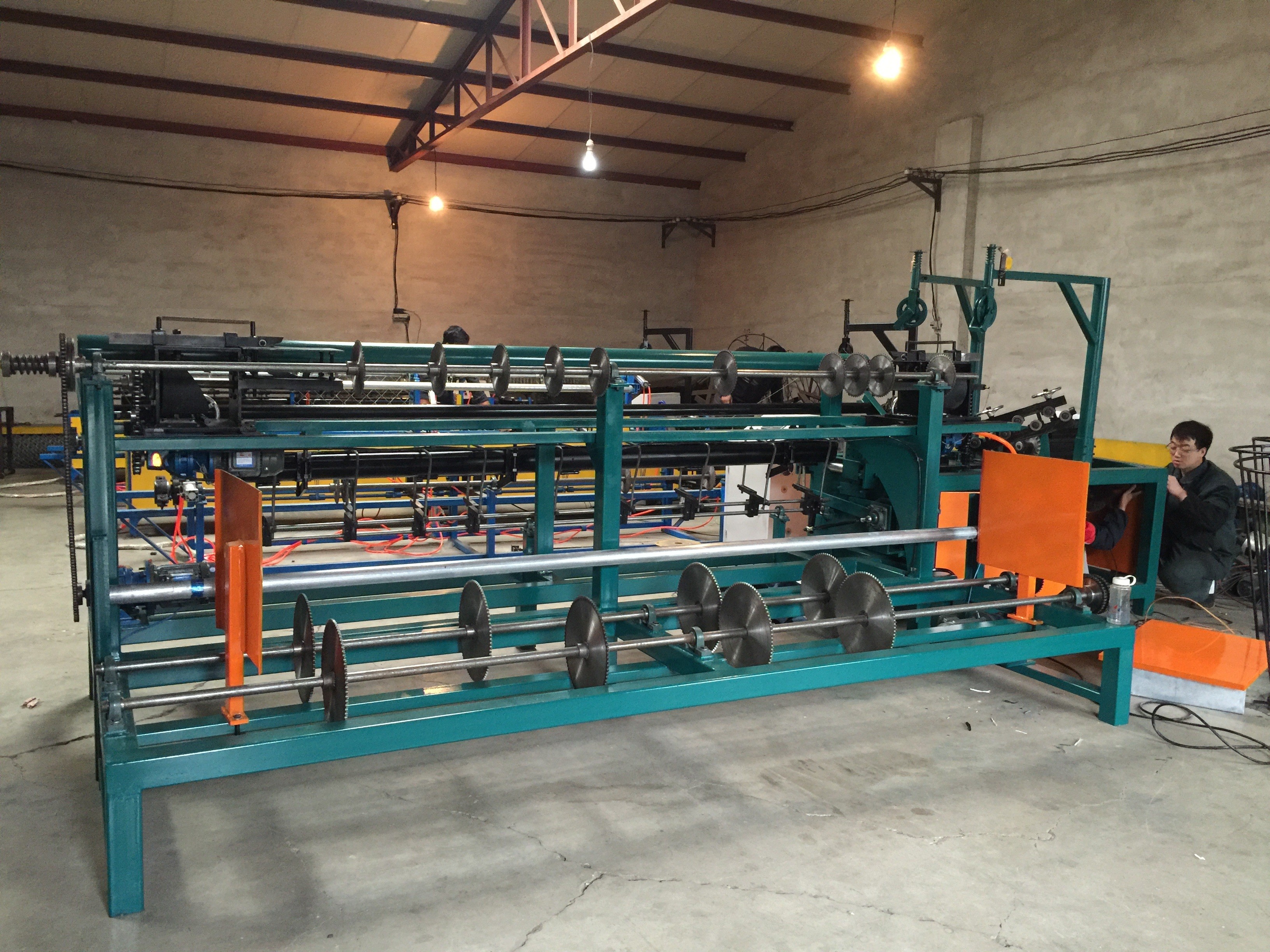 Cheap Hot sale 2 worms fully Automatic chain link fence machine with compact roll