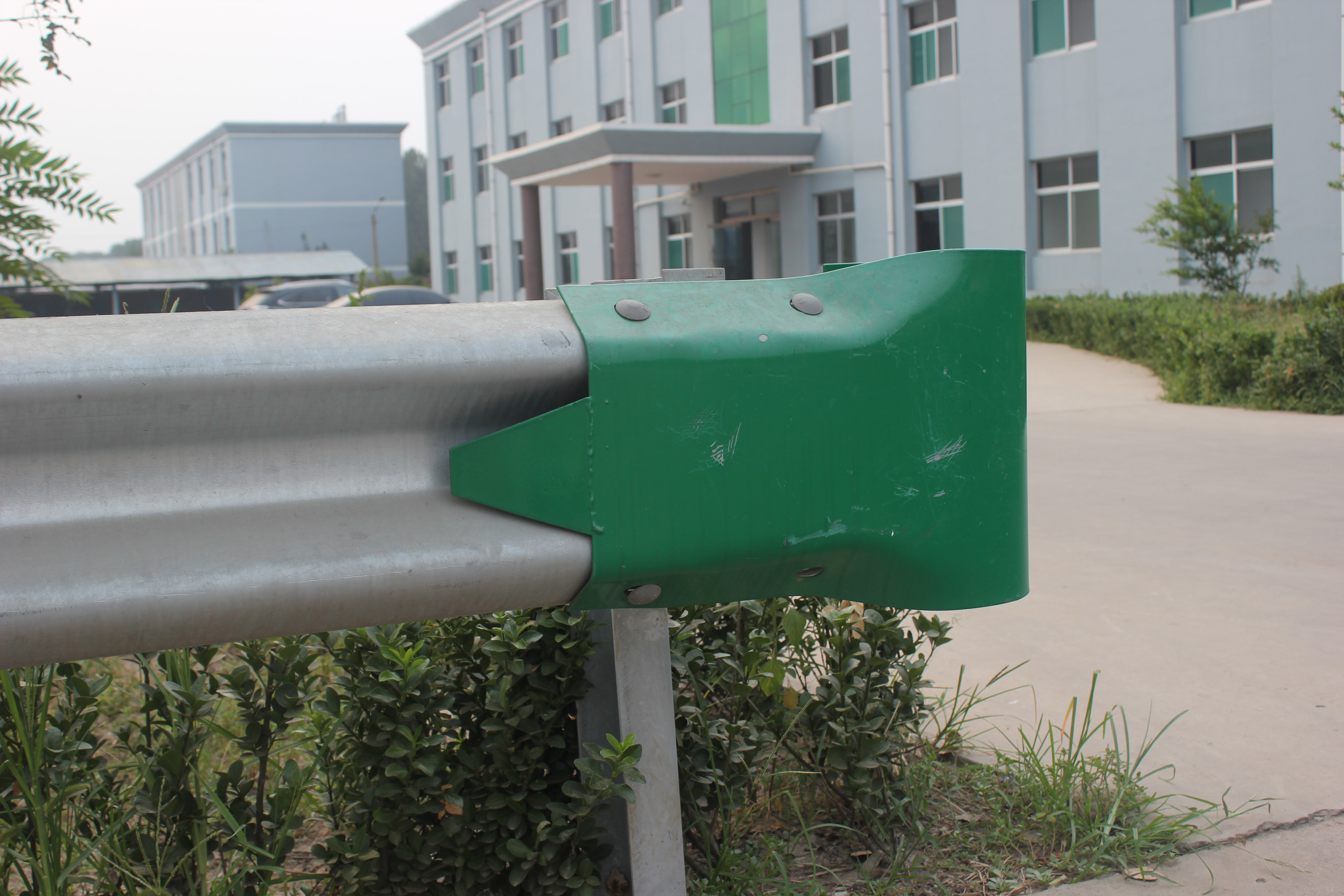 Q235 Q345 Hot Dip Galvanized Guardrail R End Wings for Highway in Customized Colors