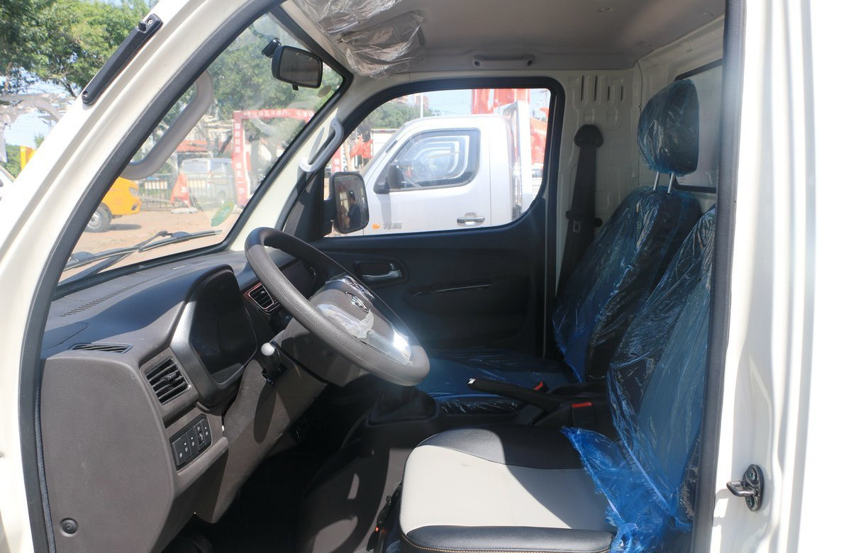 Box Truck Van Loading 2 Tons Foton Cargo Truck Wingspan Box 3 Meters Long One Row Cab