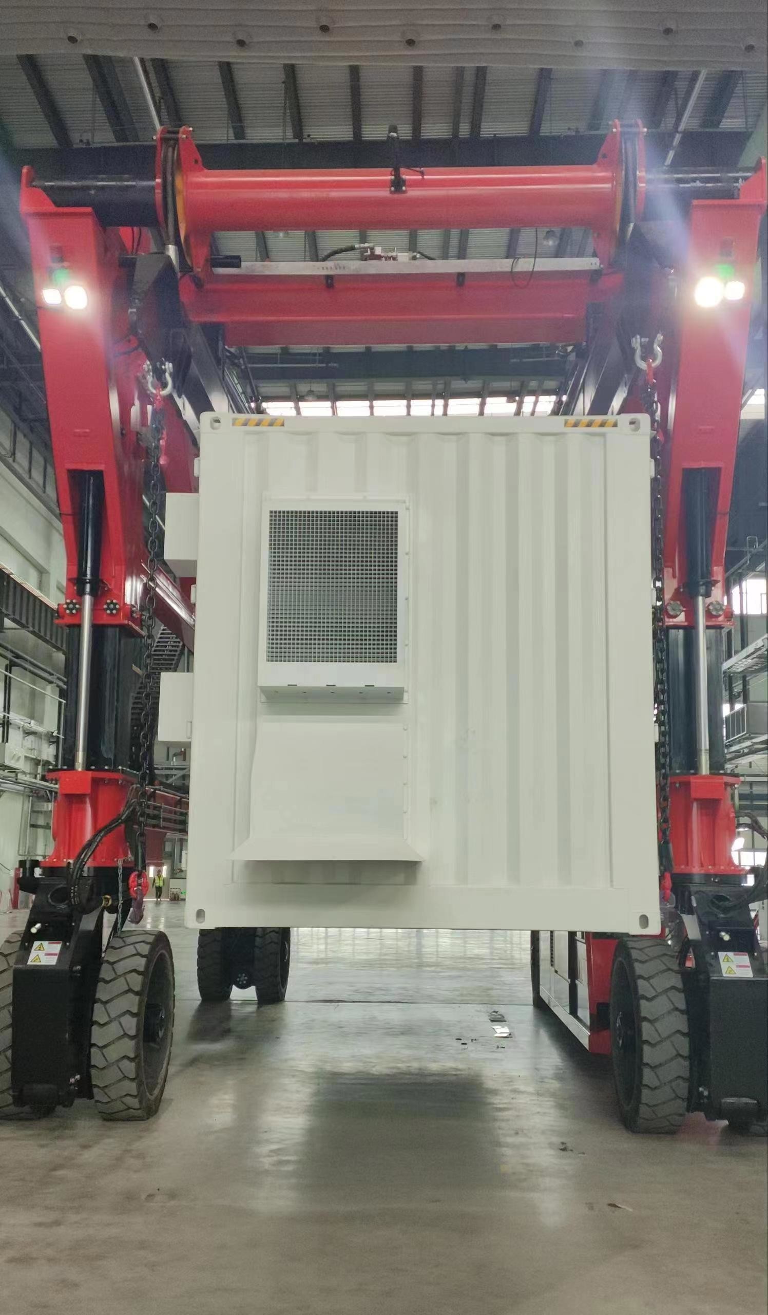 SPEO Red Straddle Container Lifter Machine For Steel Factories / Precast Concrete