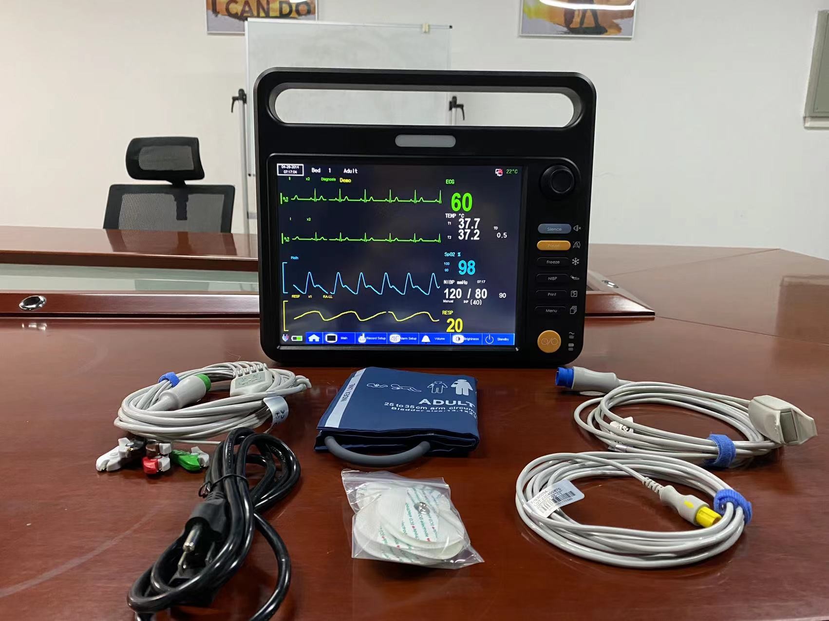 Multi Parameter Hospital Vital Signs Monitor For Ambulance ICU