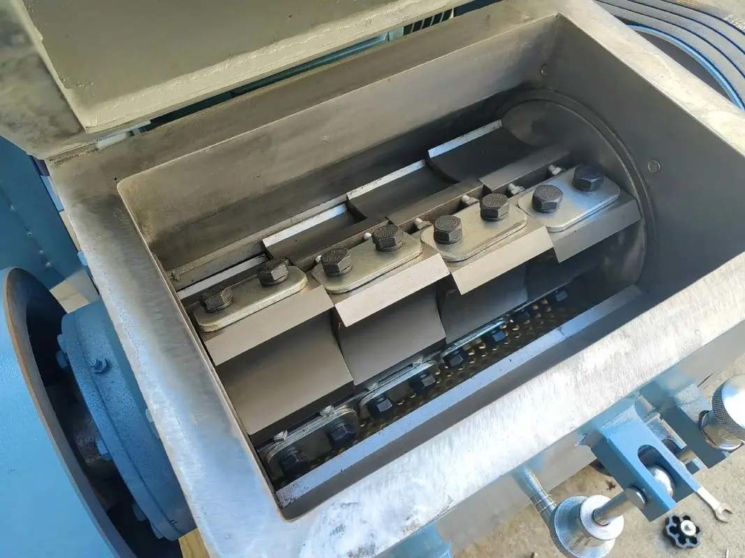PET Bottle Plastic Crusher Machine PVC Pipes Crusher Recycling