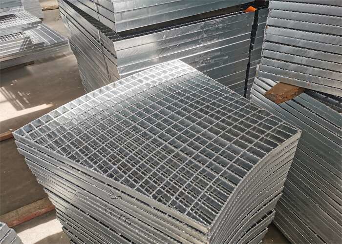 ISO9001 Silver Color Steel Driveway Grates Grating For Road Flyover
