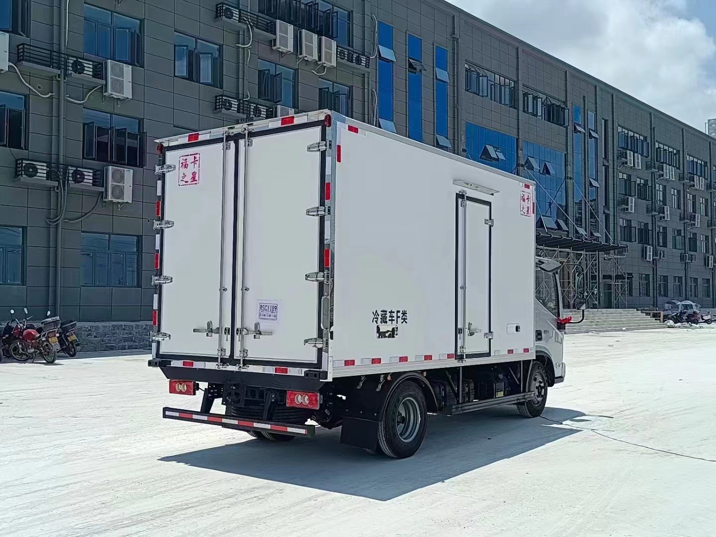 3 Ton Ice Box Truck 130hp Refrigerated Truck For Ice Cream Transport with China Iso Ccc