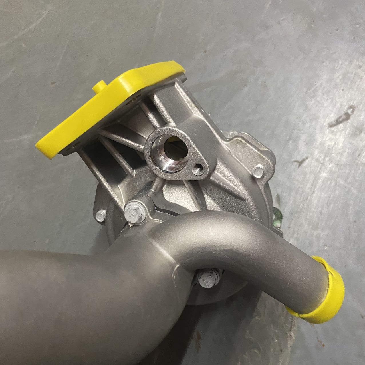 Without Rear Heating System Water Pump ASM OE C00014648 OE for Maxus V80 LDV