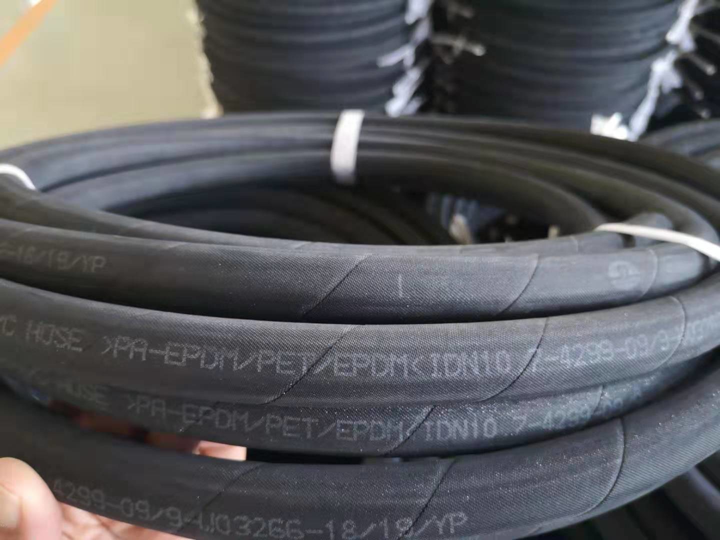 Aftermarket Carrier Transport Refrigeration Hose Type E SAE J2064 A/C Hoses Carrier Unit refrigerant R404A hose
