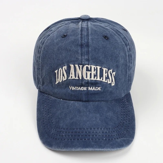 Discounted 6 Panel Baseball Cap With Flat Embroidery Curved Visor