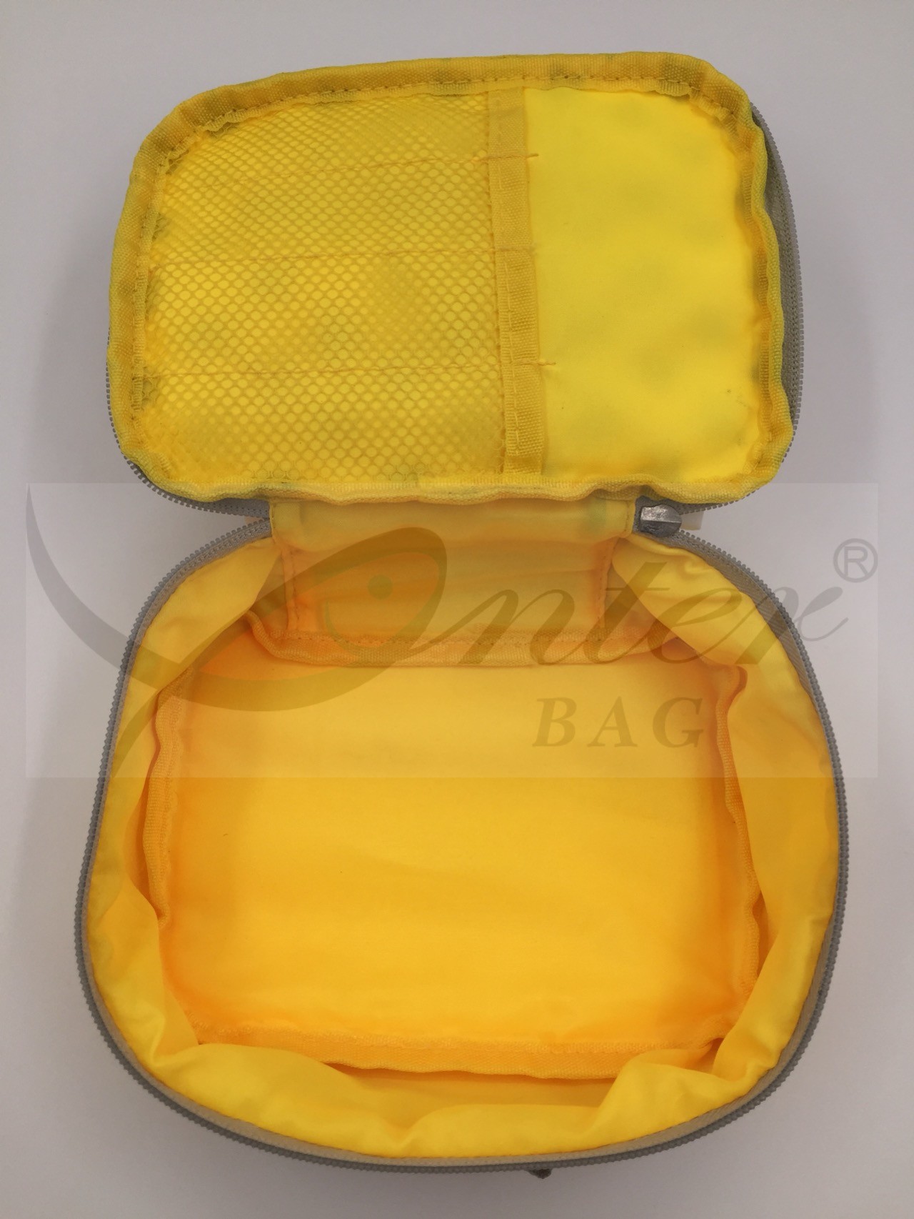 420D Printing Polyester Travel Cosmetic Bags Yellow Color Customized Logo