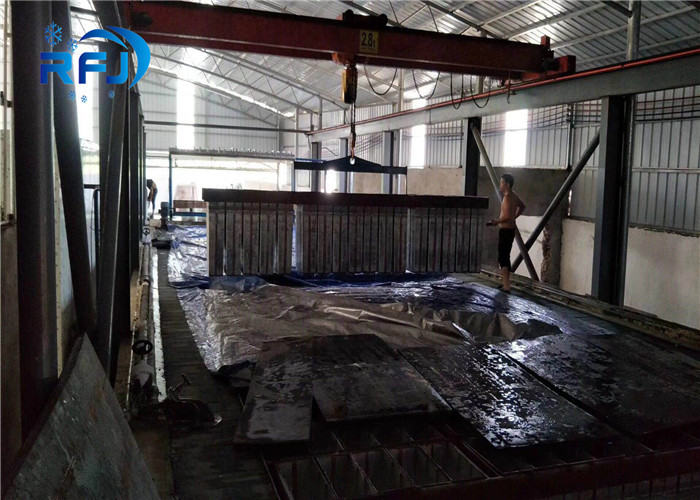 Commercial Round Block Ice Machine 3 Tons Capacity Aliminium Plate Ice Moulds Material