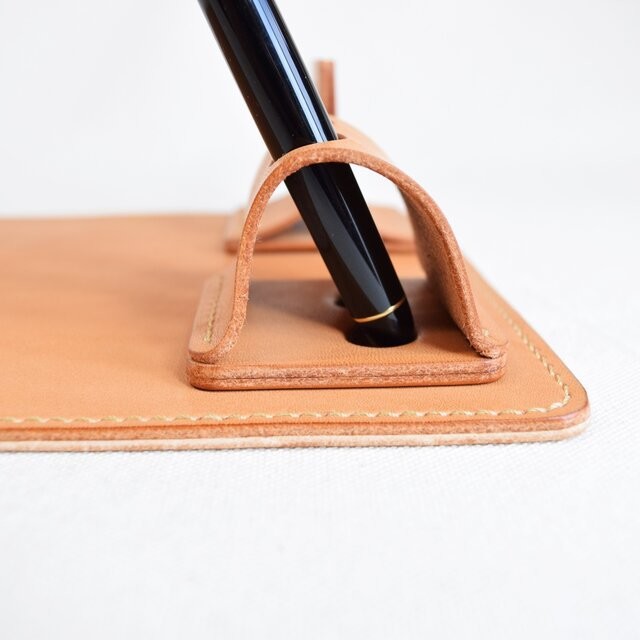 Ergonomic Design Leather Pen Holder Nonslip Foldable Recycled With LED Lights
