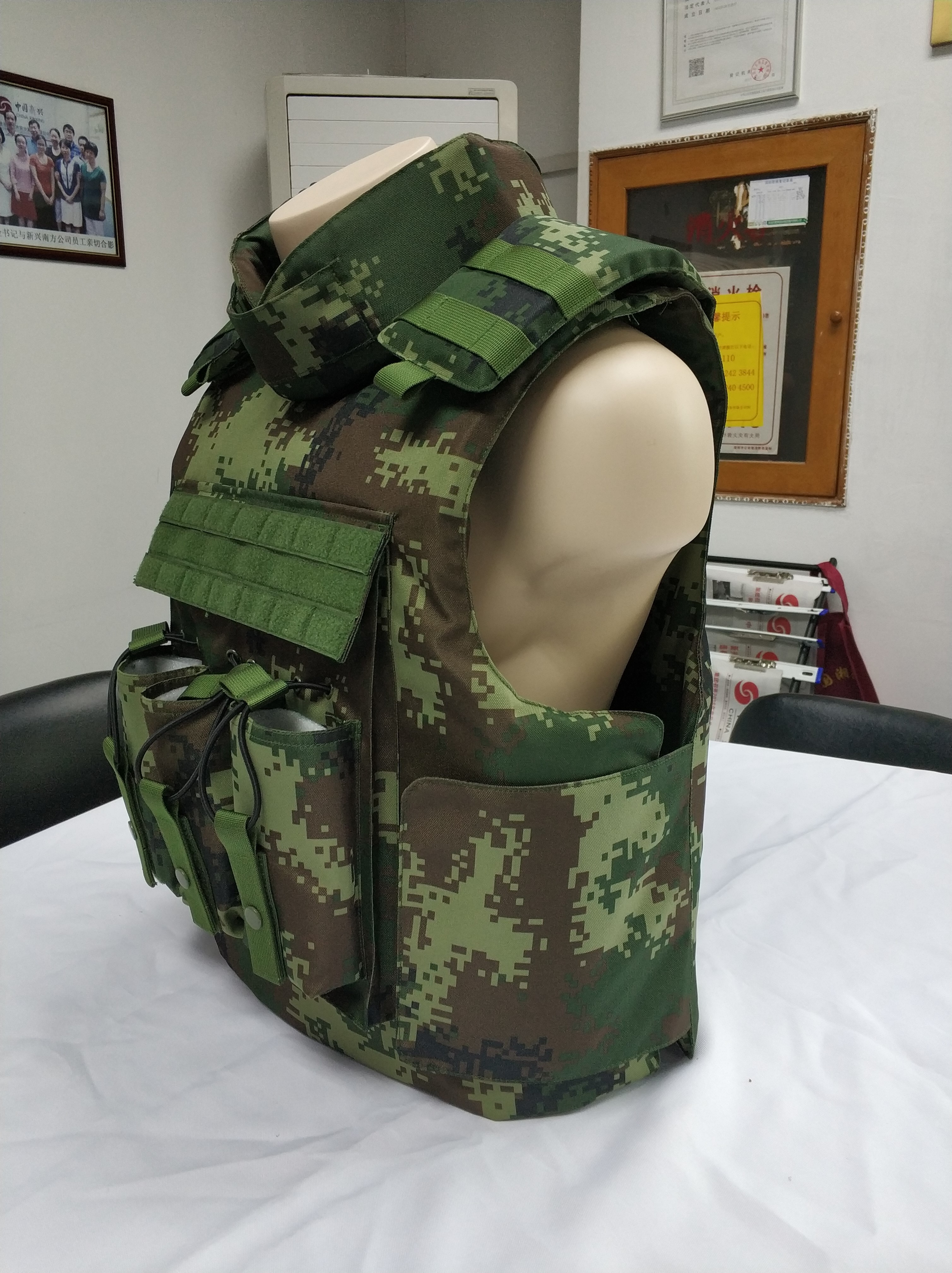 Snap Button Closure Military Tactical Bulletproof Vest with Adjustable Shoulder Straps