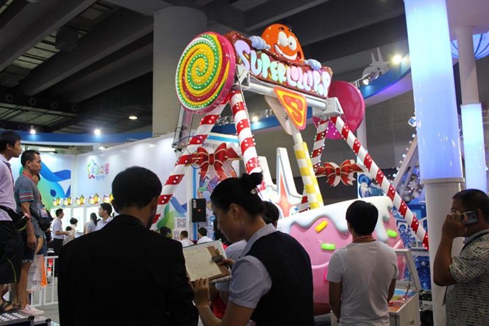 45 Degree Swing Pendulum Amusement Ride 2200W For Indoor Shopping Mall