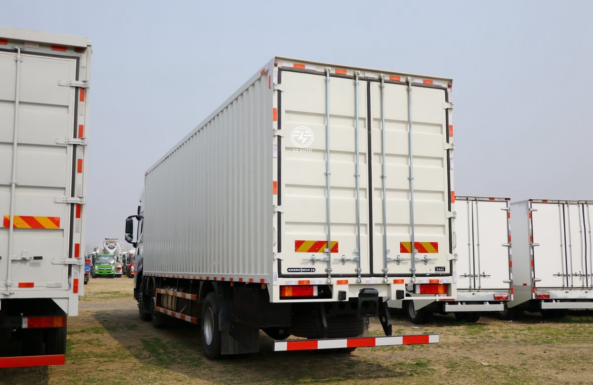 251-350hp Manual Transmission Chinese 25ton Cargo Truck for Road Logistics Transportation