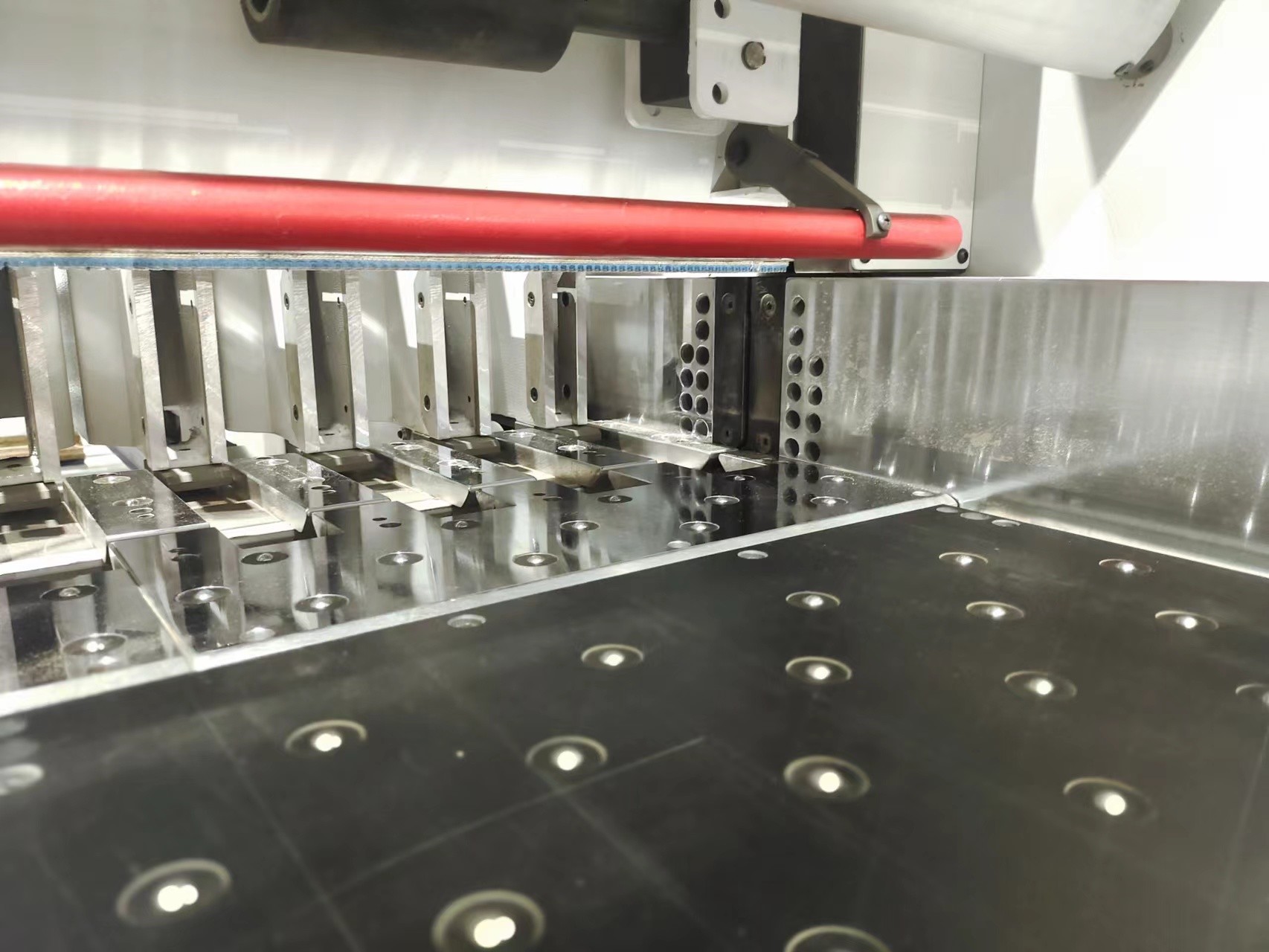 15kw Computer Panel Saw With 2800mm Bakelite Loading Chrome Table