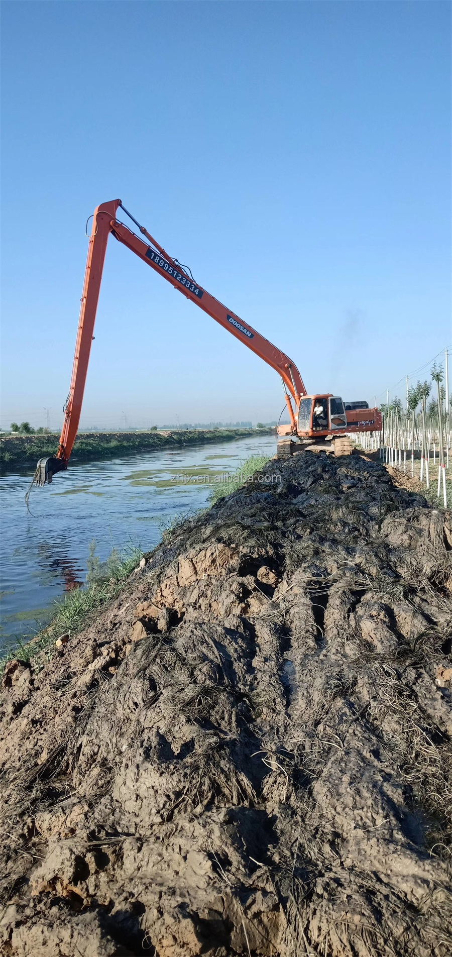 Excavator extension arm and port dredging designed for river dredging
