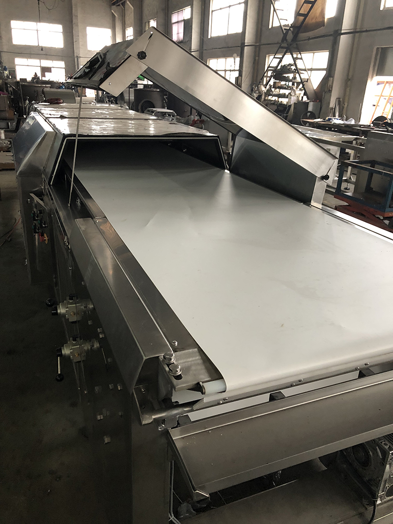 Stainless Steel Chocolate Enrober Machine Candy Cooling Tunnel Chocolate Moulding Line