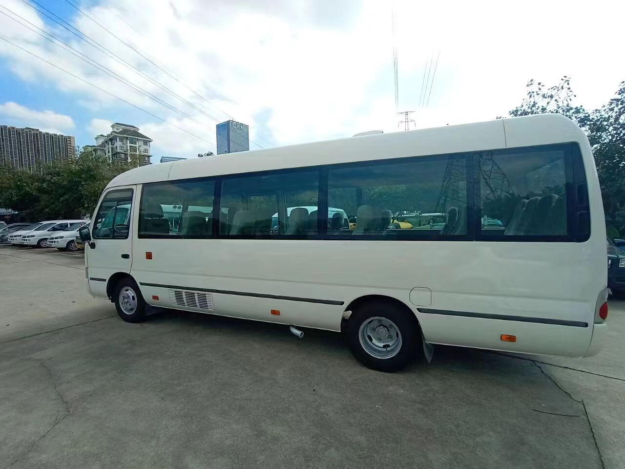 Tourist Luxury Bus Manual Transmission Type 29 Seats 30 Seater Used Toyota Coaster Bus