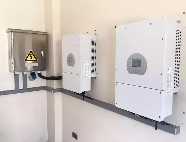 Hot sale Deye Hybrid inverter SUN-12K-SG04LP3-EU/AU 12000W 12KW with wifi Three Phase 2 Mppt solar inverter