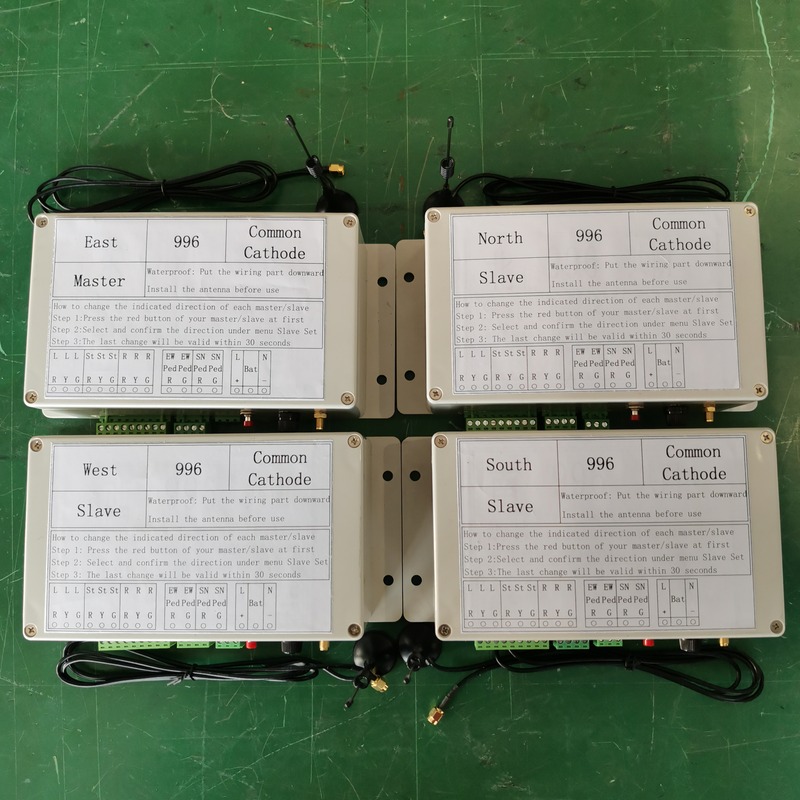 Separate Unit Digital Display EXW 44/22 Outlets Wireless Solar Traffic Light Controller