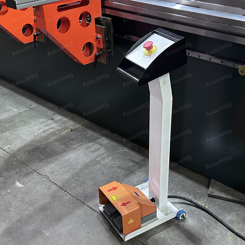 160Tons 3200mm Width Hydraulic Metal Bending Machine CNC DA58T Press Brake 4+1 Axis