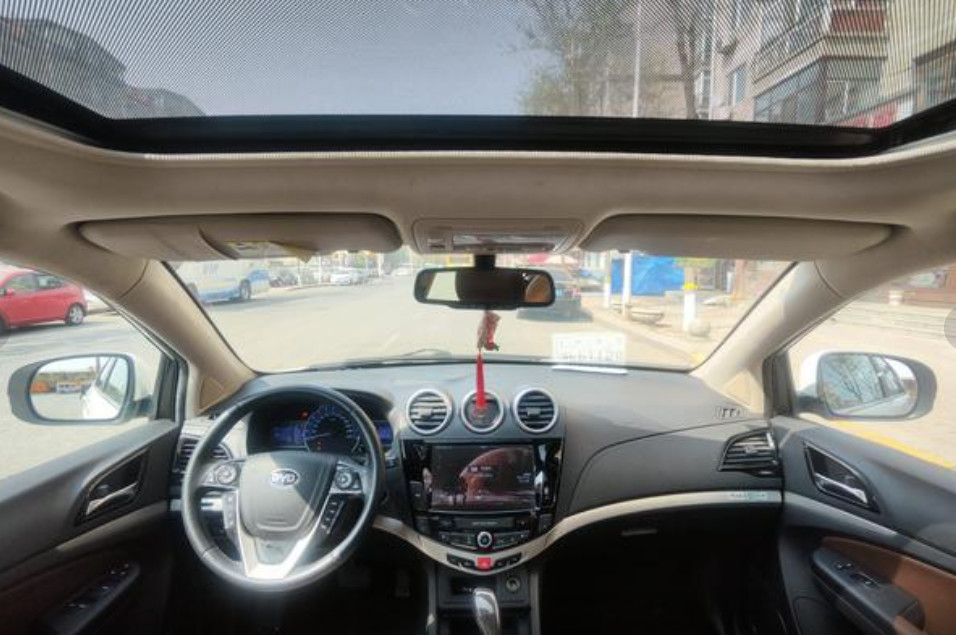 BYD S7 2015 2.0T Automatic Flagship BYD Mid-Size SUV Gasoline 2.0T 205HP L4