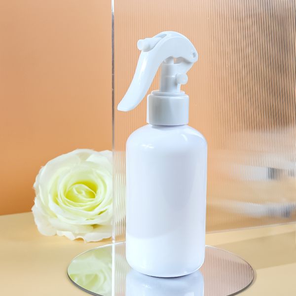 Trigger Spray Bottles with Ergonomic Trigger Sprayer, Light-Blocking Amber/Green, and Leak-Proof Seal for Home and Skincare