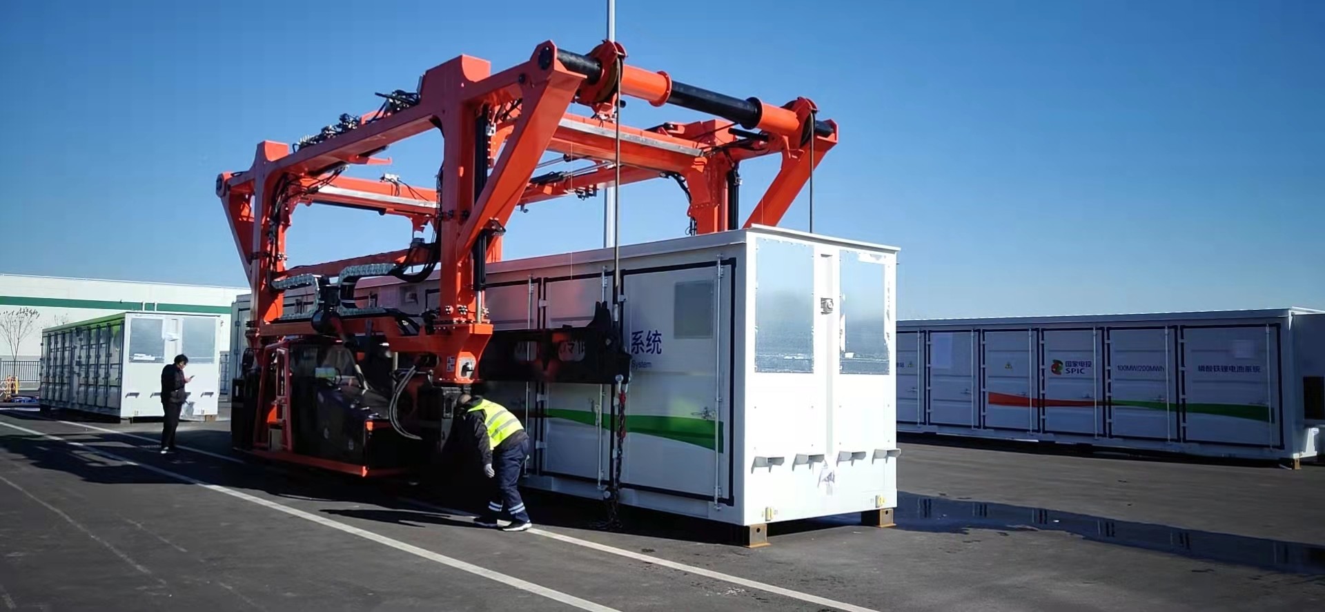Customized Industrial Straddle Carrier Crane 7km/h For Low Doorway Factories