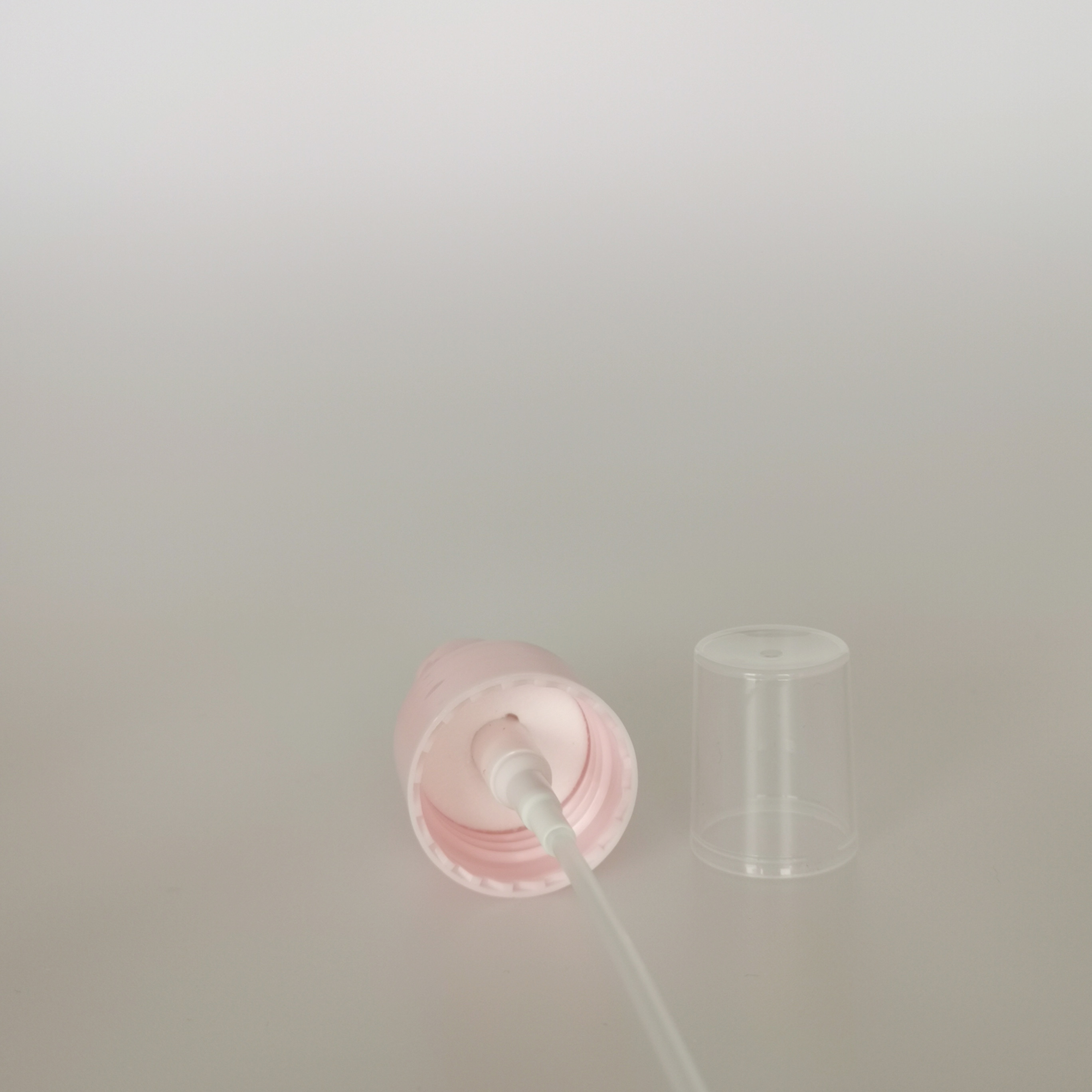 24mm Mist Spray Pump Cap 24410 Solid Pink Smooth Closure 0.12ml PP Dust